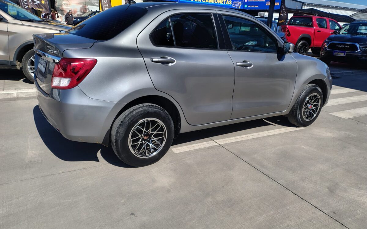Suzuki Dzire — foto 5 de 13