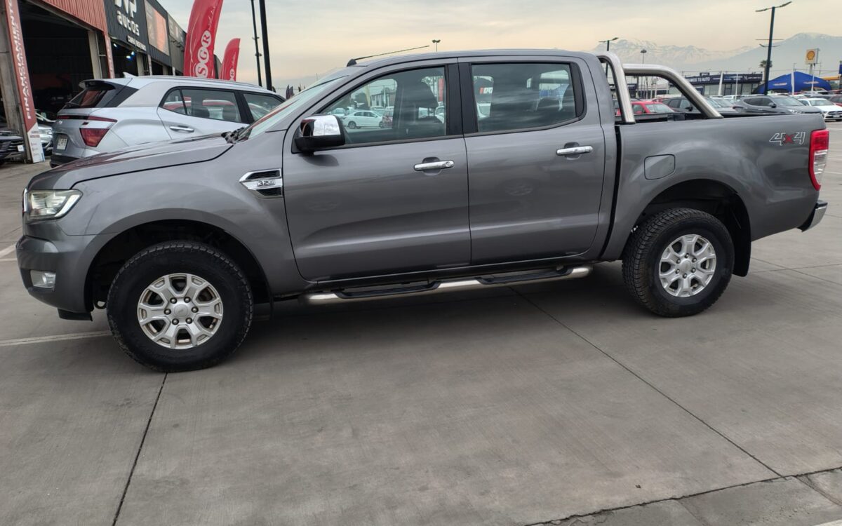 Ford Ranger Xlt — foto 2 de 17