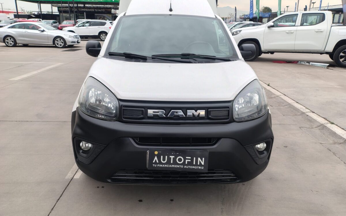 RAM 700 Rapid 1.4L St — foto 2 de 19