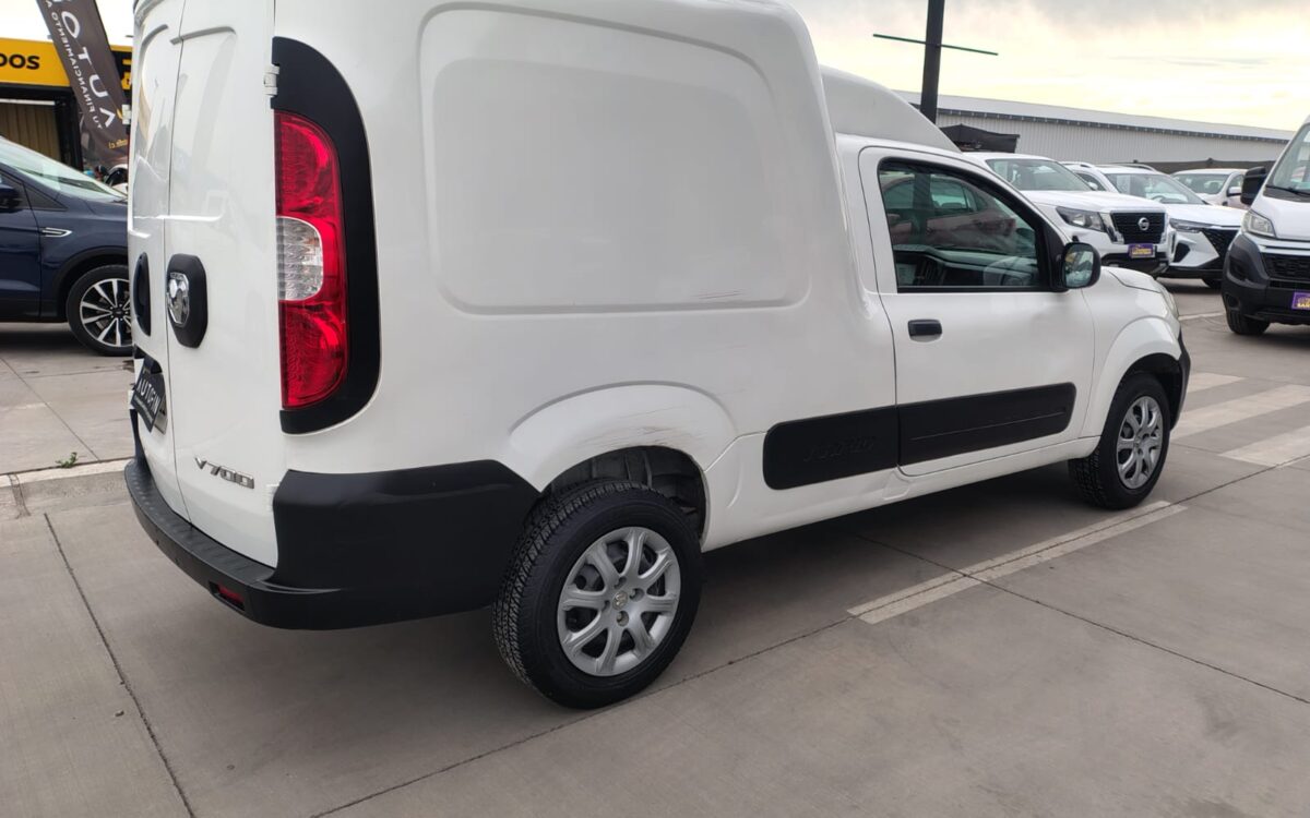 RAM 700 Rapid 1.4L St — foto 6 de 19