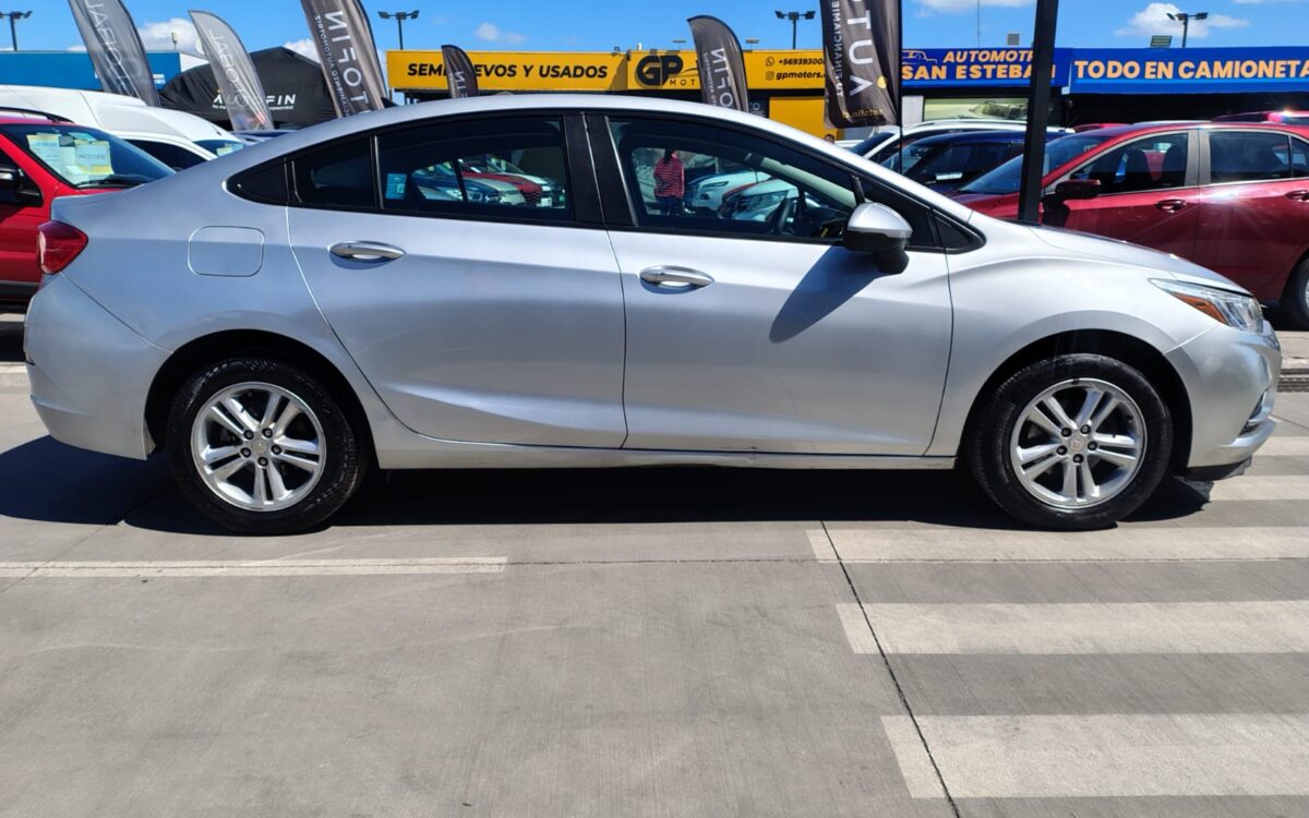 Chevrolet Cruze — foto 3 de 21