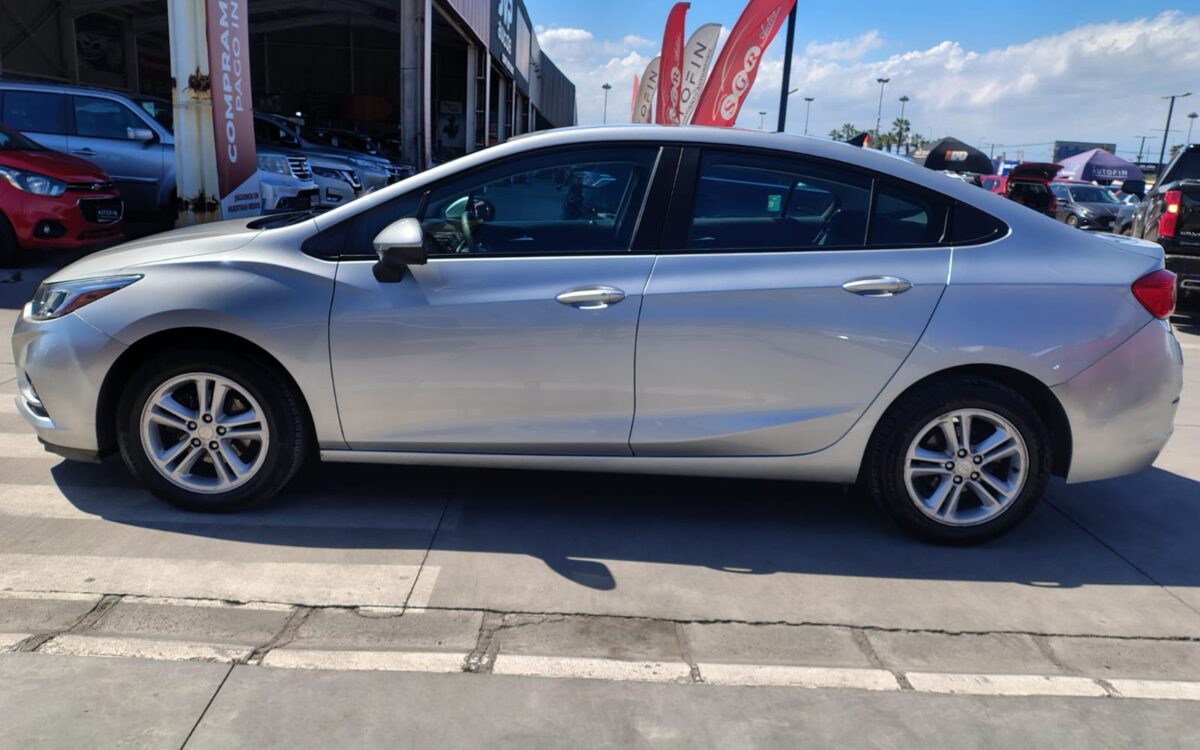 Chevrolet Cruze — foto 5 de 21