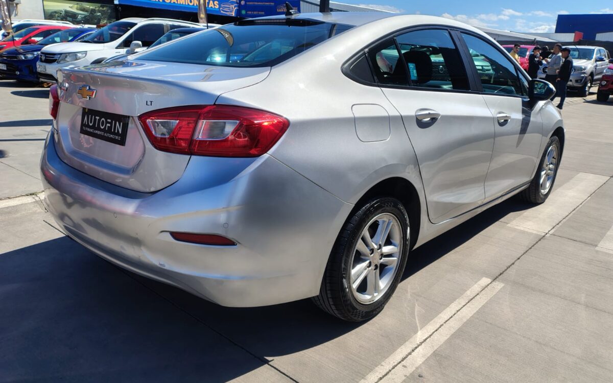 Chevrolet Cruze — foto 6 de 21