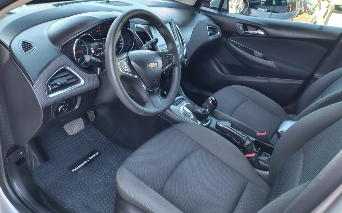 Chevrolet Cruze — foto 9 de 21