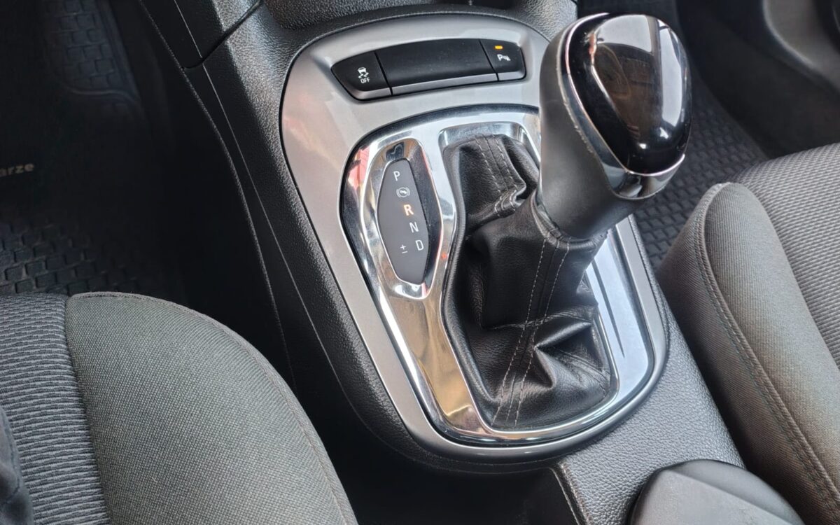 Chevrolet Cruze — foto 10 de 21