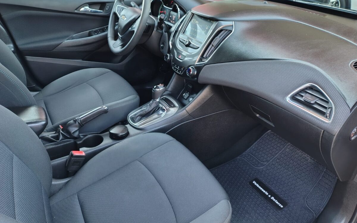 Chevrolet Cruze — foto 11 de 21