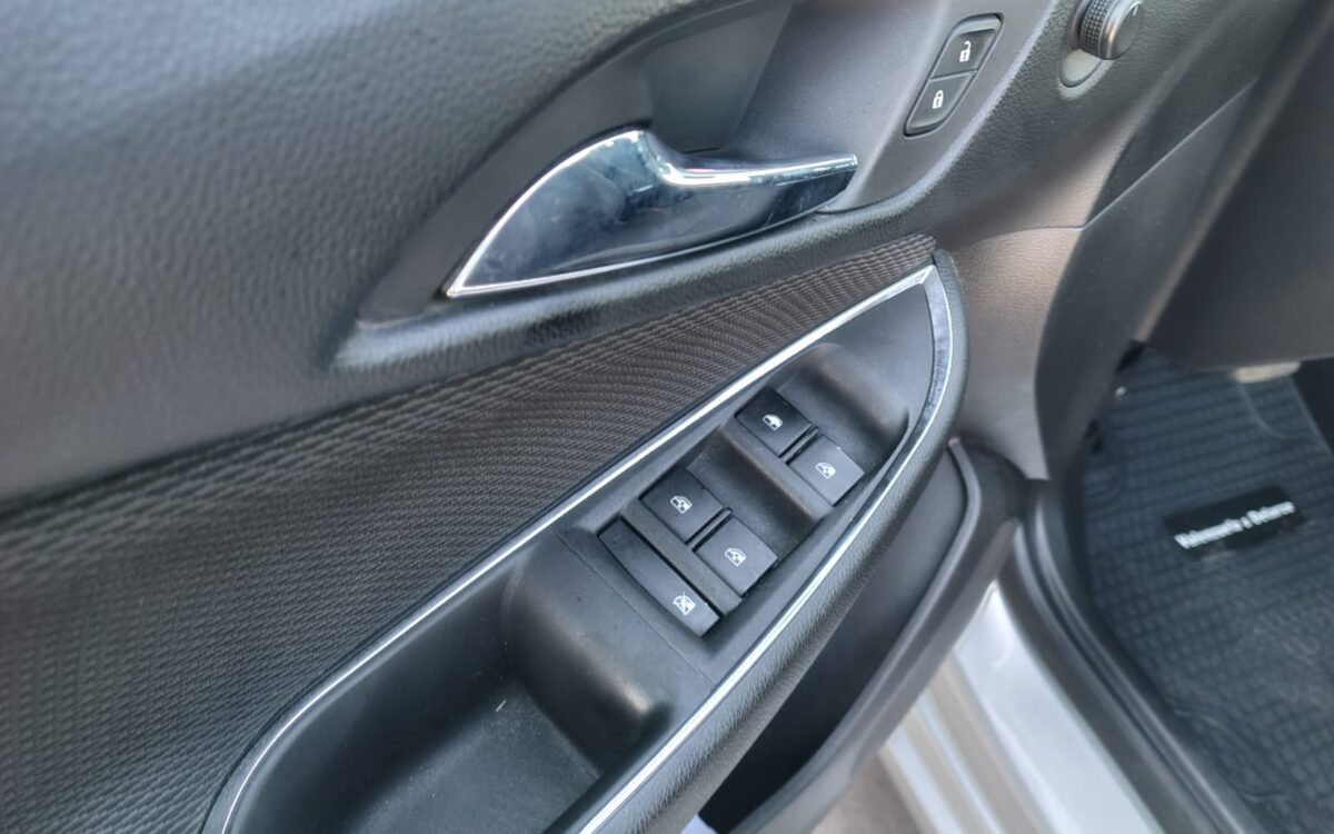 Chevrolet Cruze — foto 15 de 21