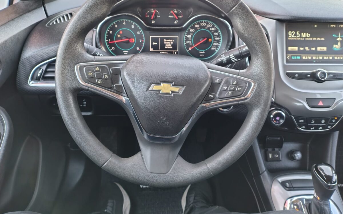 Chevrolet Cruze — foto 18 de 21