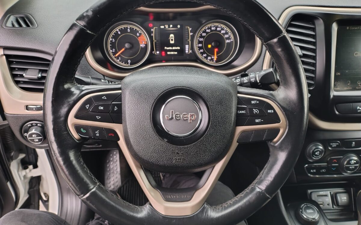 Jeep Cherokee Longitude 4×4 — foto 11 de 20