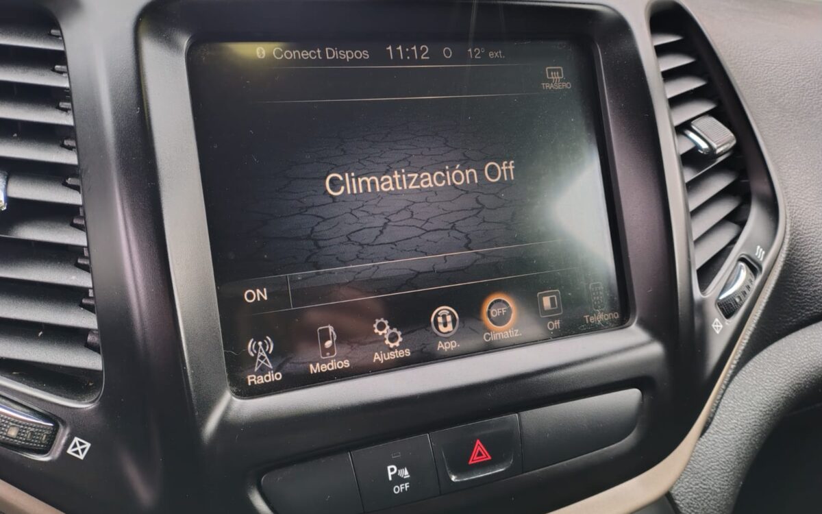 Jeep Cherokee Longitude 4×4 — foto 13 de 20