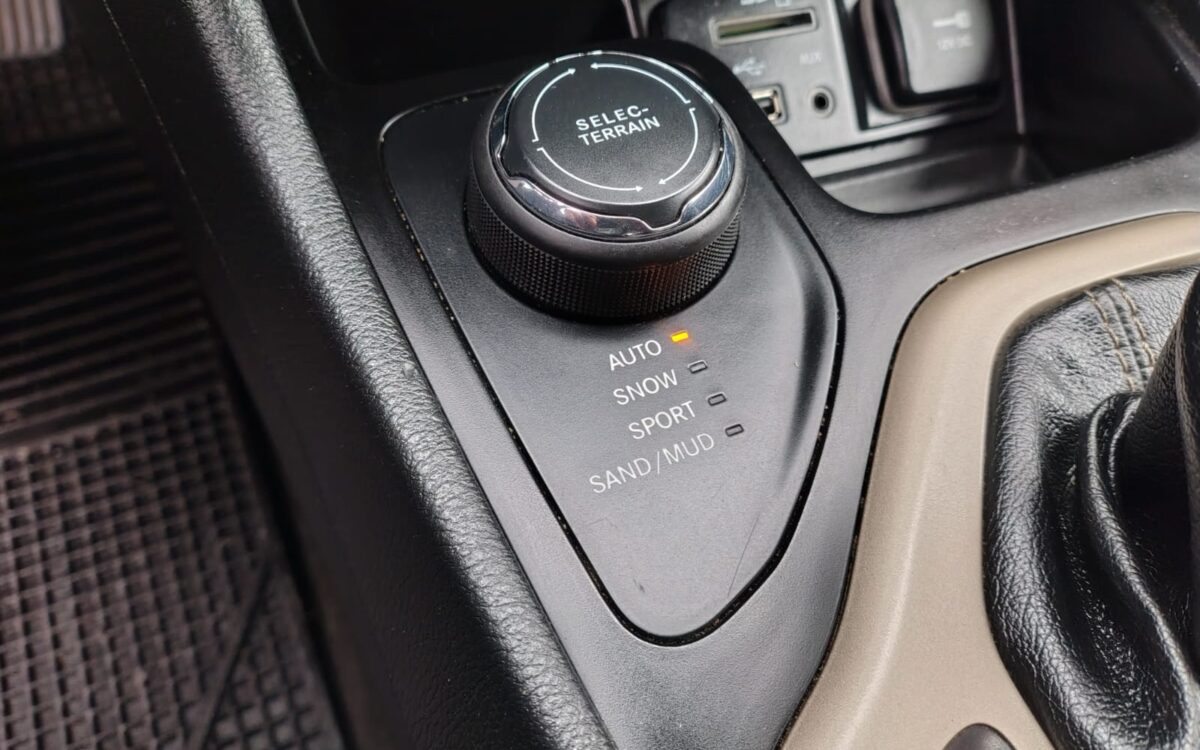 Jeep Cherokee Longitude 4×4 — foto 14 de 20