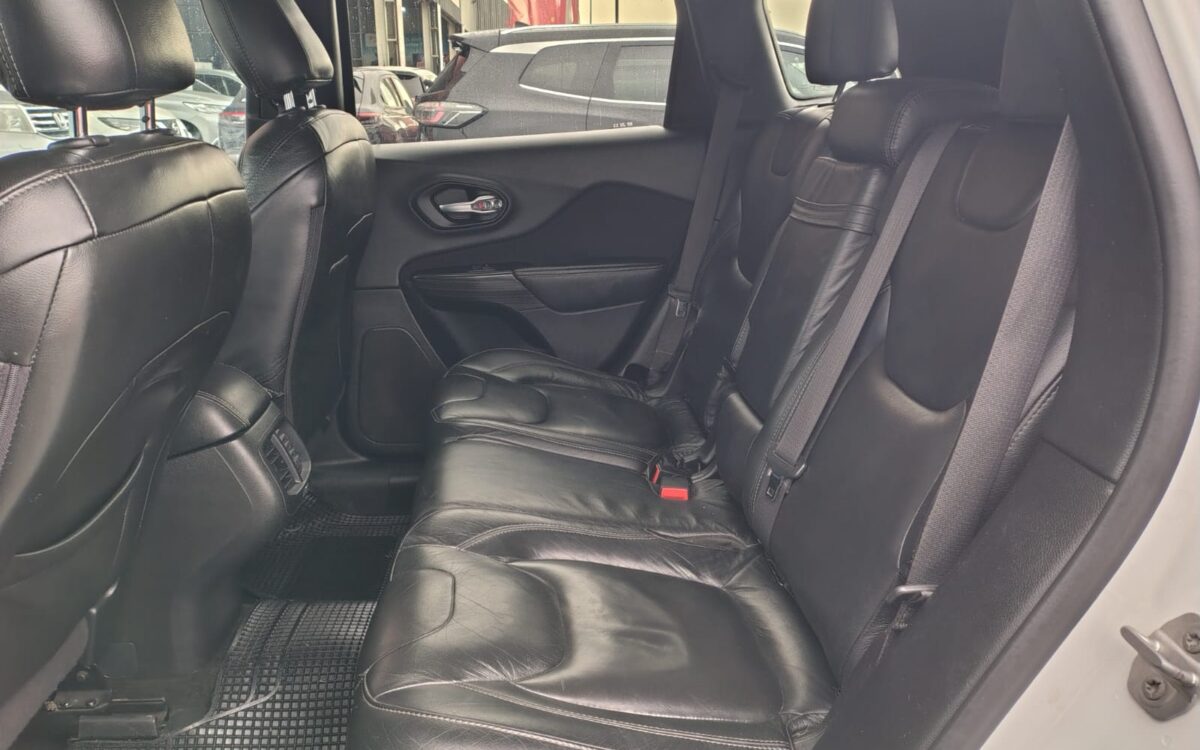 Jeep Cherokee Longitude 4×4 — foto 18 de 20