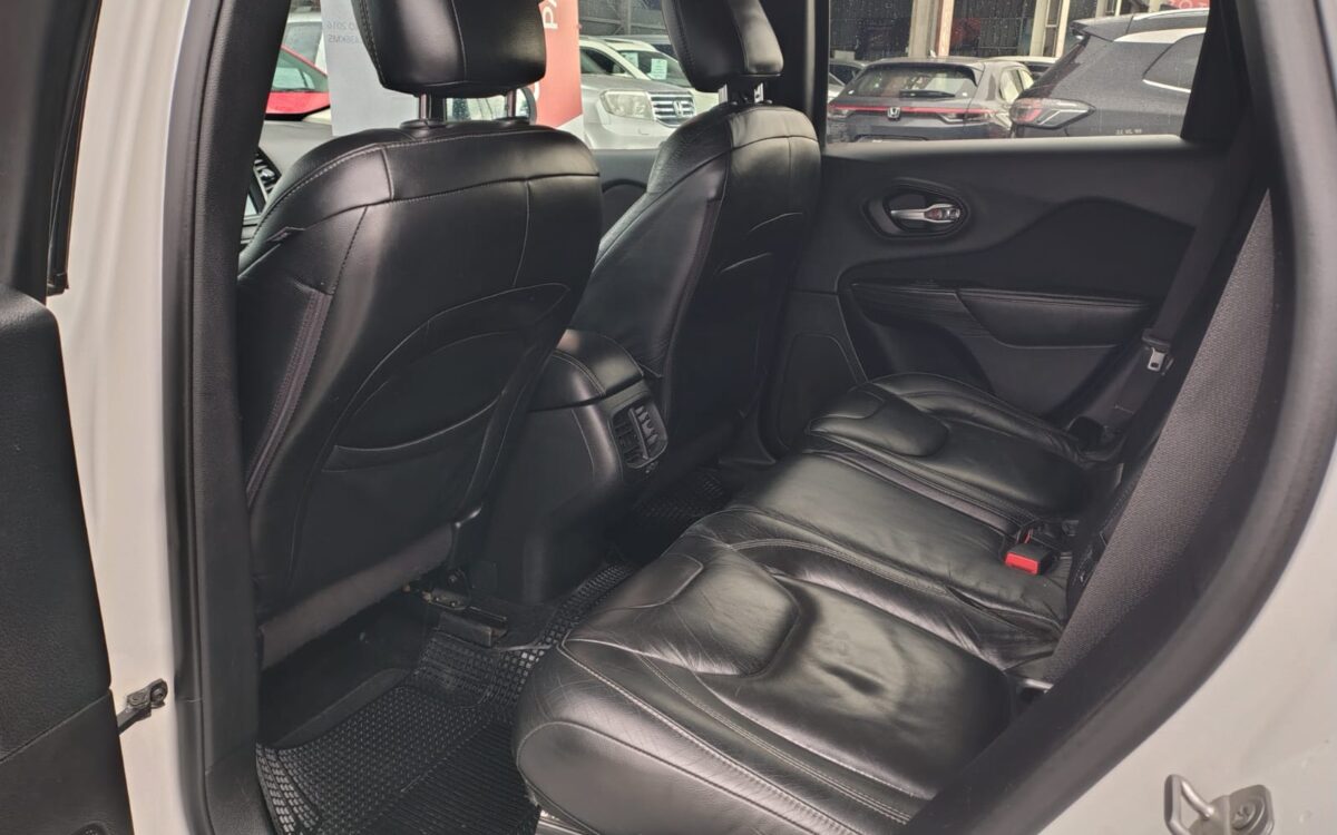 Jeep Cherokee Longitude 4×4 — foto 19 de 20